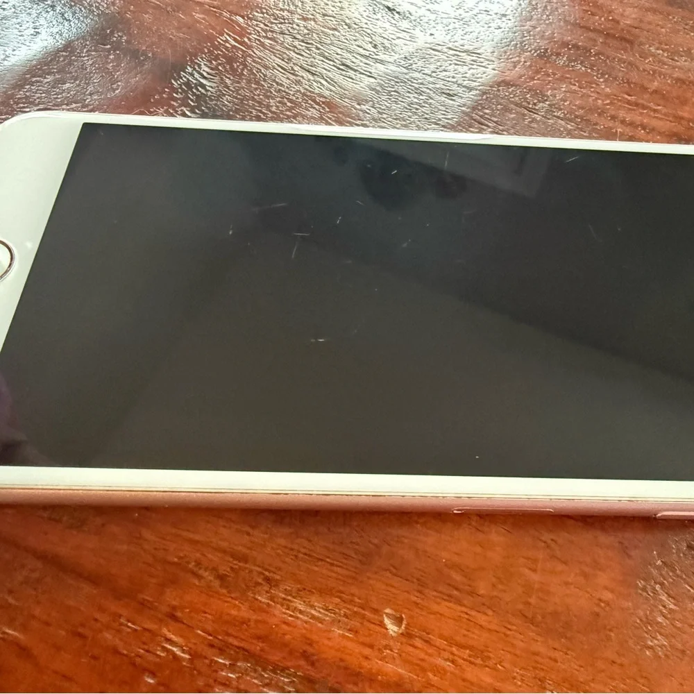 Apple iPhone - Elegant Pink Finish, iPhone 6s , great condition